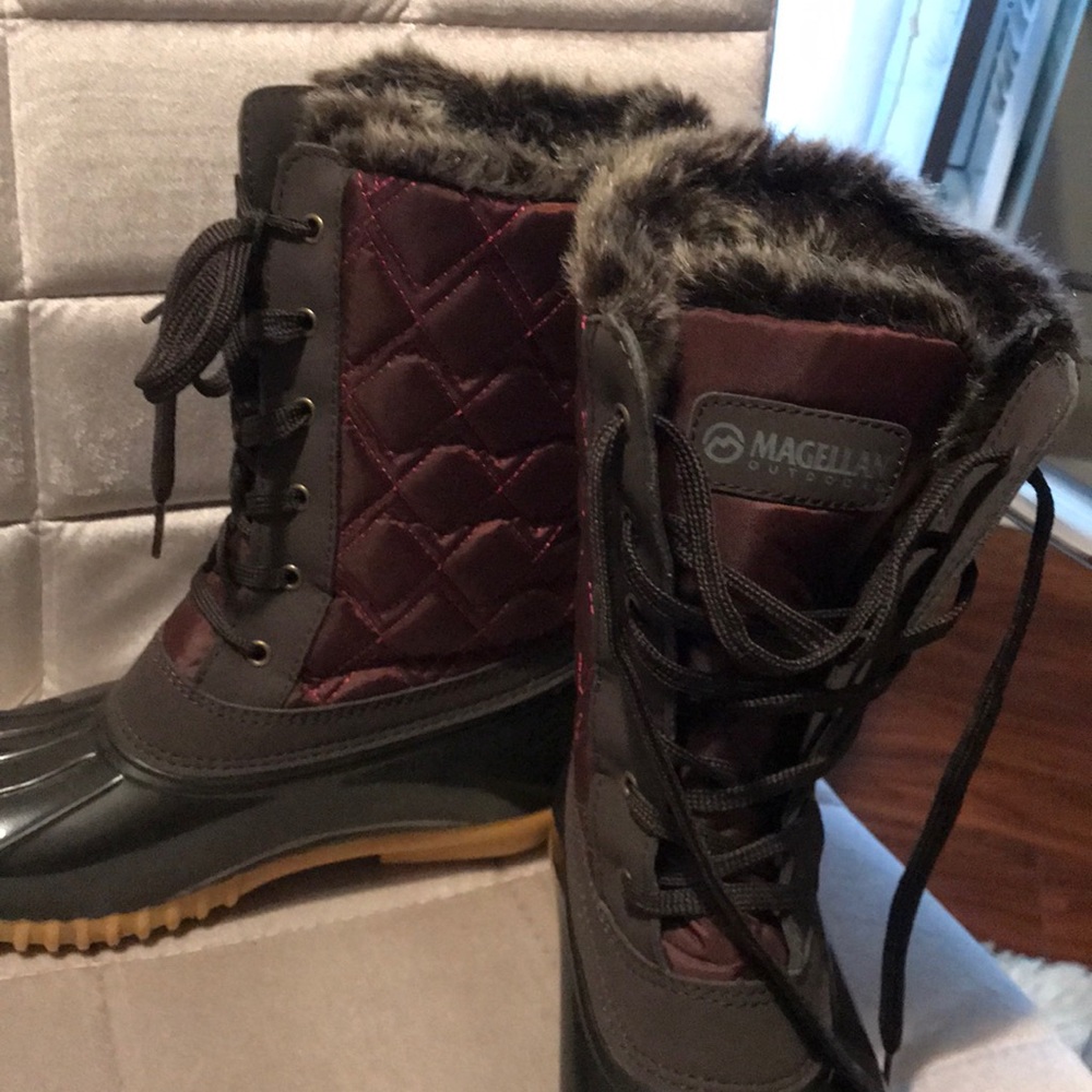 Magellan SNOW boots- Size 8